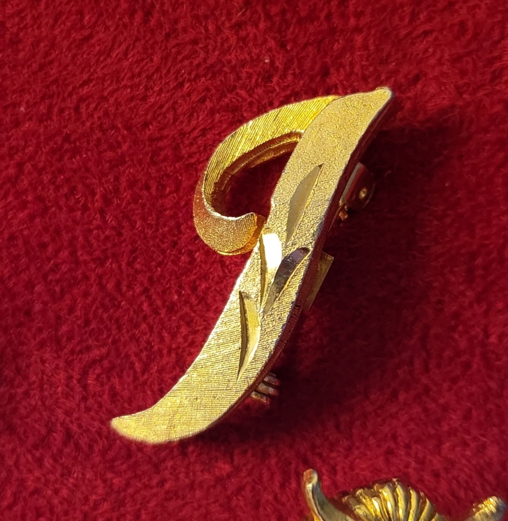 Lot Of 4 Vintage Pins - Picture 2 of 6